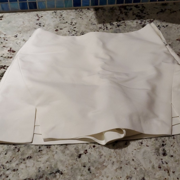 Zara Pants - Zara white short size xs